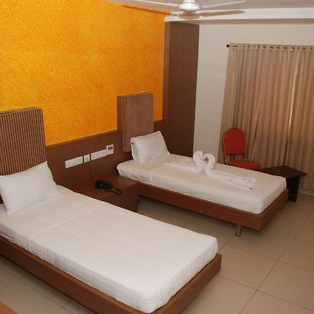 Hotel Pla Amrith Inn Tiruchirappalli Room photo