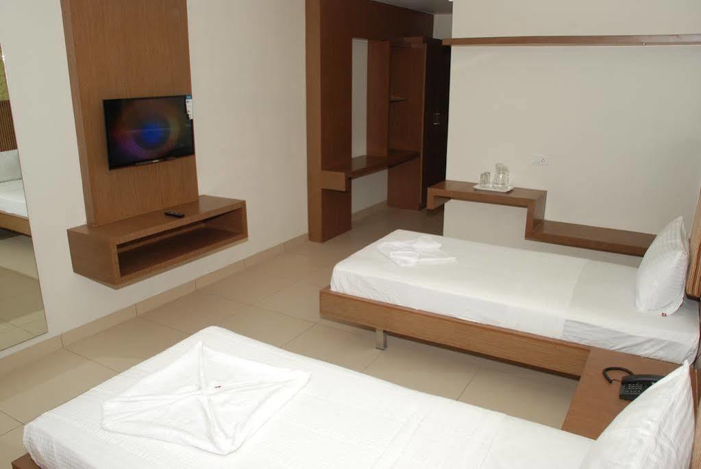 Hotel Pla Amrith Inn Tiruchirappalli Exterior photo